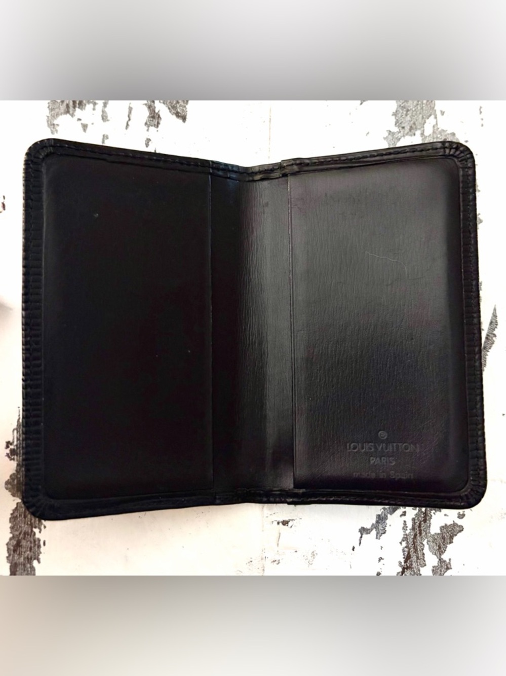 Louis Vuitton Black Epi Leather Cardholder with Debossed Logo - Picture 5 of 8